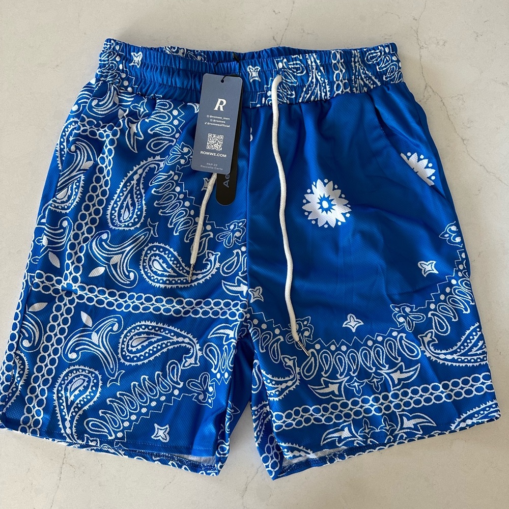 New men’s shorts. Size small